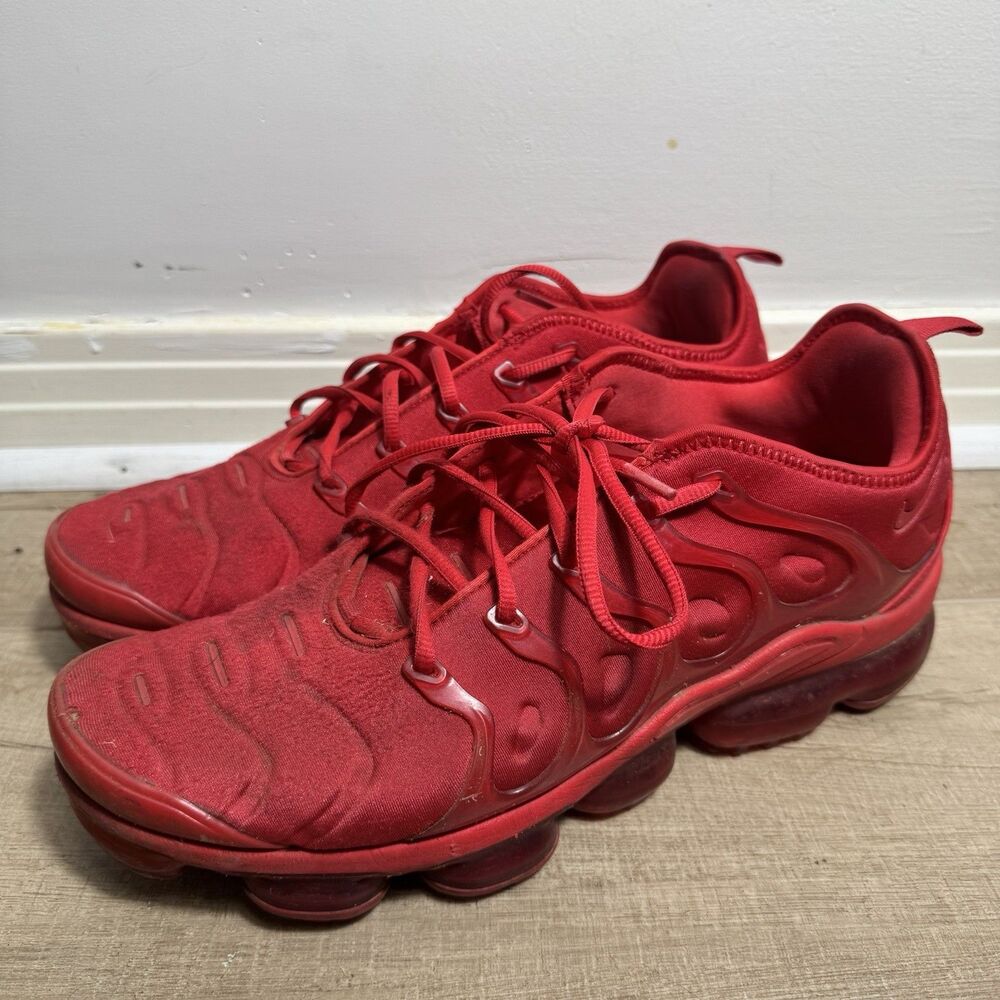 Nike Air VaporMax Plus Men’s 12 Triple Red Shoes Athletic Sneakers CW6973-600